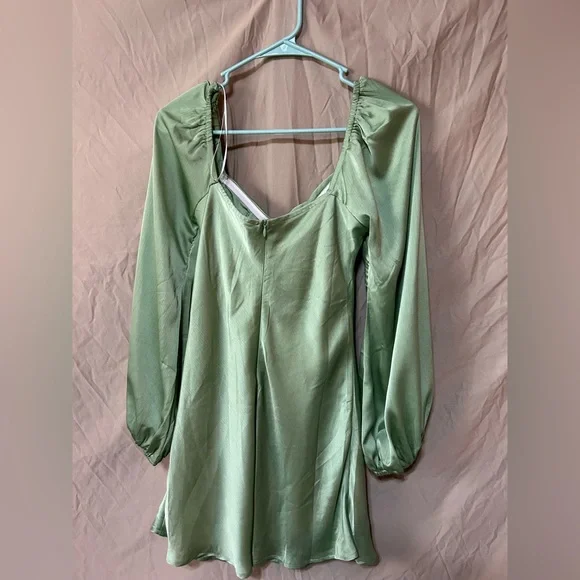 Hello Molly dress - Picture 2 of 3